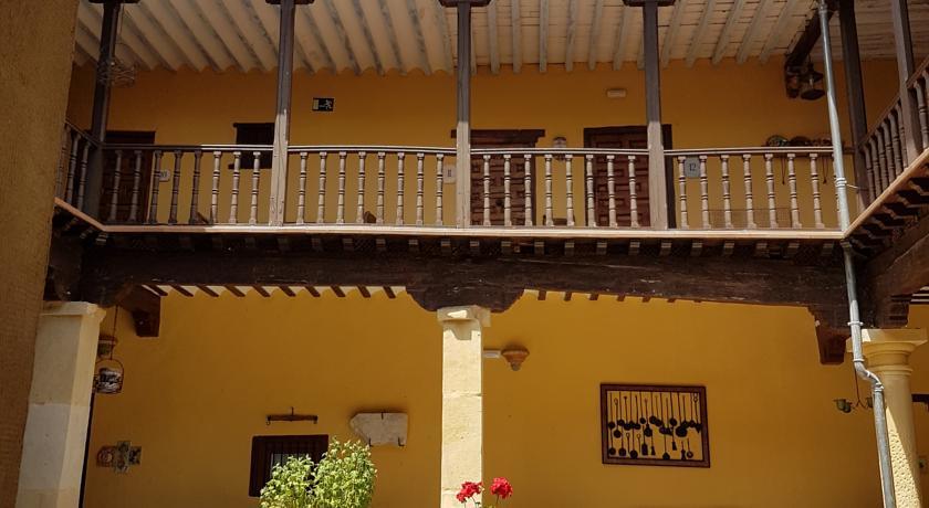 Casa Palacio Conde De Garcinarro Huete Exterior foto